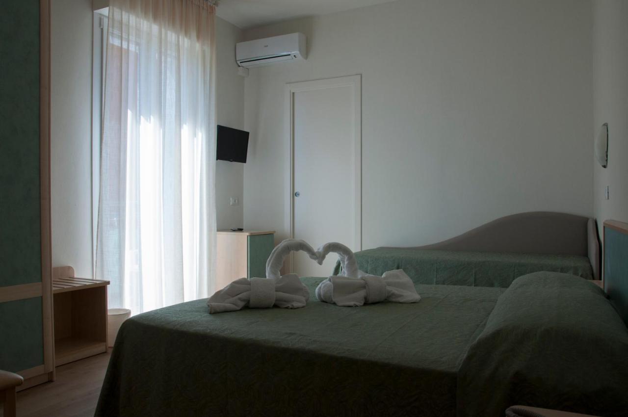 Hotel Ondina E Milazzo Cervia Exteriör bild