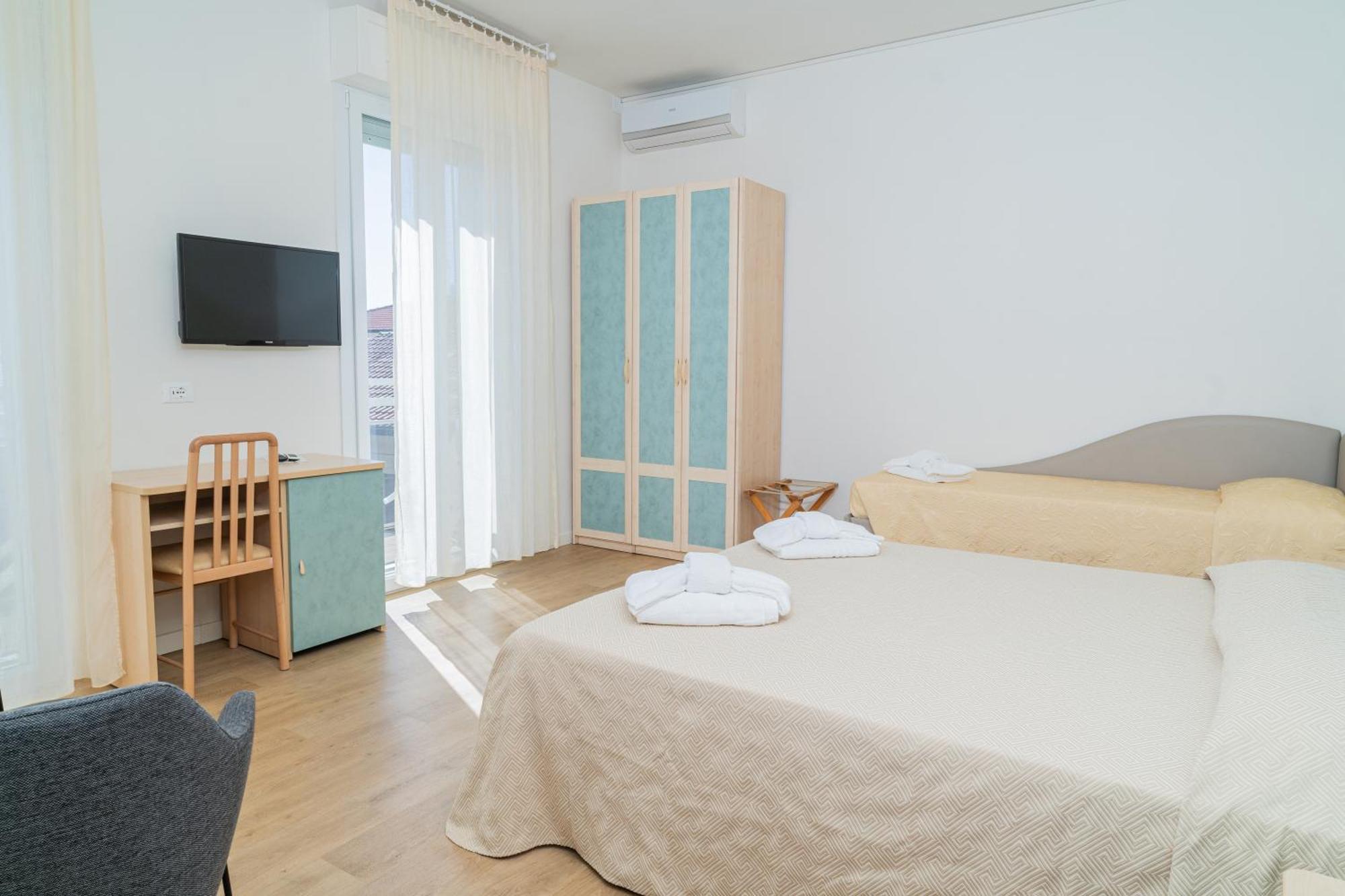 Hotel Ondina E Milazzo Cervia Exteriör bild