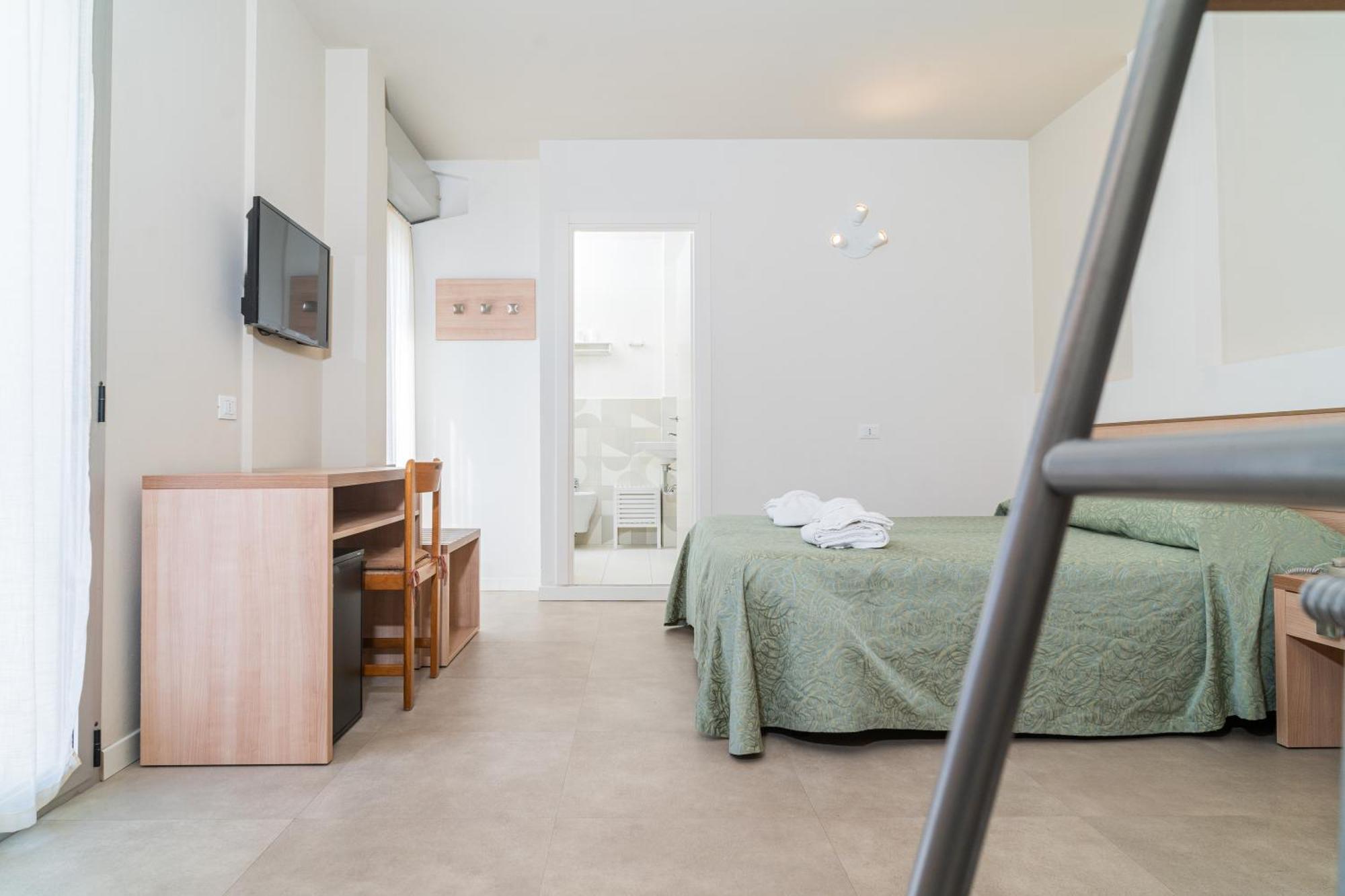 Hotel Ondina E Milazzo Cervia Exteriör bild