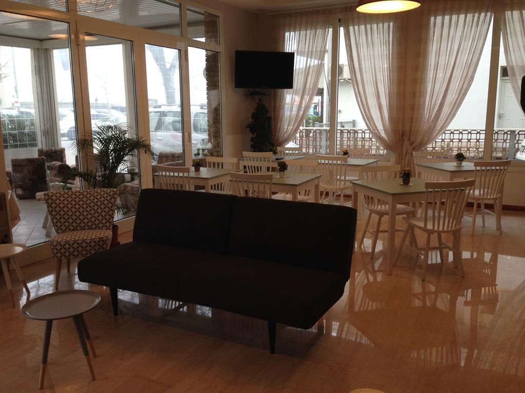 Hotel Ondina E Milazzo Cervia Exteriör bild